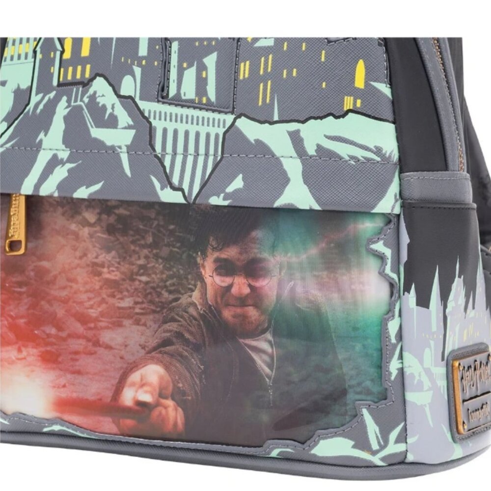 EXCLLUSIVE Loungefly Harry Potter Glow in the Dark Battle of Hogwarts Lenticular - Picture 8 of 12